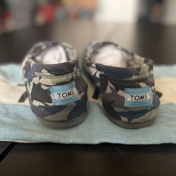 Shark Week Toms - Picture 6 of 6
